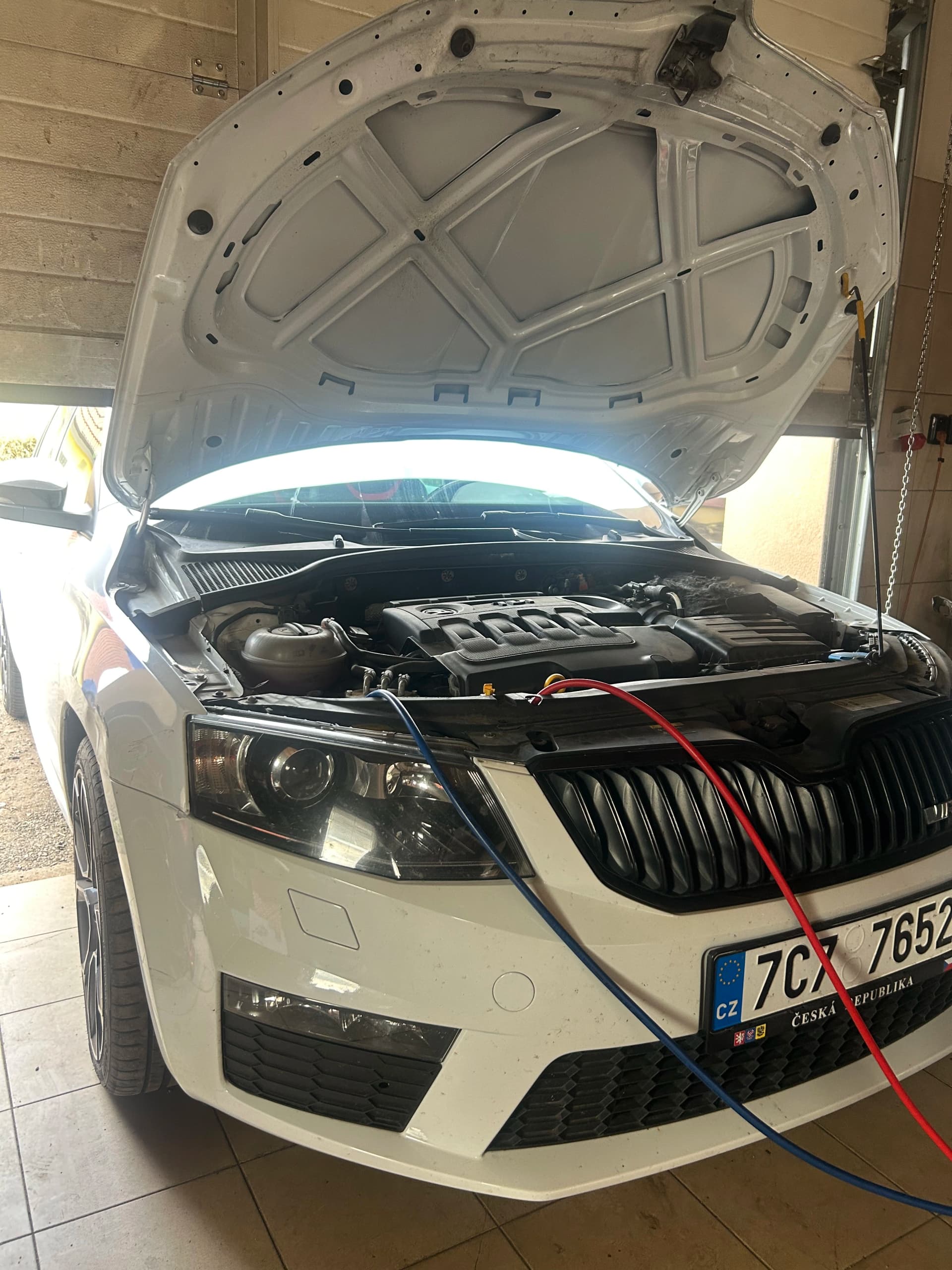Plnění autoklimatizace r134a a 1234yf České Budějovice