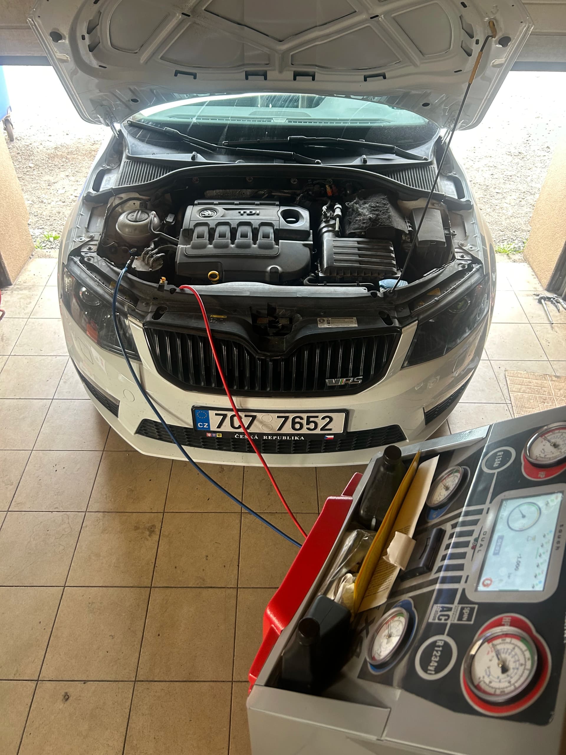 Plnění klimatizace dezinfekce ozonem autoservis CB