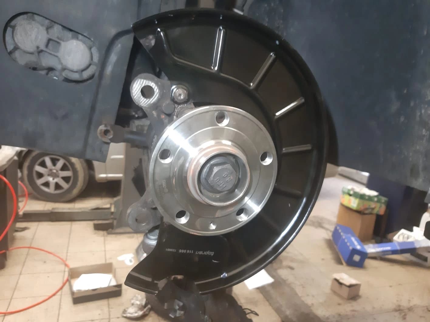 Výměna náboje kola a brzdového štítu – autoservis České Budějovice